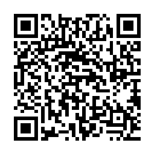 清澈水中一枚枚鹅卵石灵石一样微微发着光亮……低首俯瞰水面二维码生成