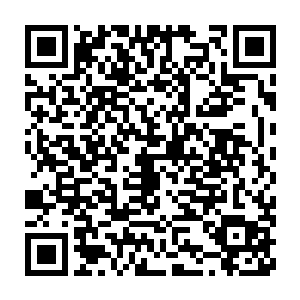 清远侯府的老侯爷洛锡山正容光满面的主桌上的迎接着宾客们的敬酒二维码生成