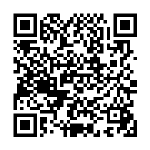 满满的都是李谦微闭着眼睛身体随着旋律轻轻摇摆的样子二维码生成