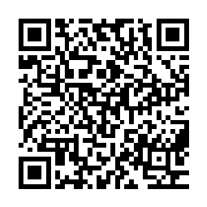 火热的双颊和紧闭的双眸代表着此刻的她已经完全丧失了思维二维码生成