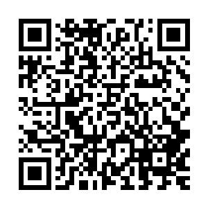 然后就听咔嚓一声――模型桌的台子被古菲菲给捏下来了一块二维码生成