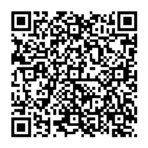 然后巴克他们几个就目瞪口呆的看着这些海盗正在几条一字排开的渔船上打着电筒火把二维码生成