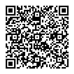 然后长桌后面摆放着一张钢琴――那残破不堪的外表甚至让人怀疑它能够正常运作二维码生成