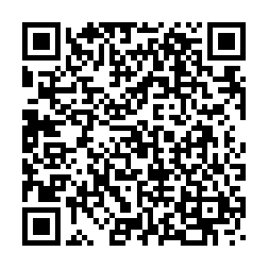 熟门熟路地从李谦的酒柜里拿出一瓶也不知道是什么牌子的威士忌来二维码生成