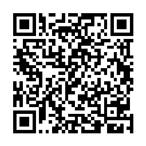 犹如那一条条细长的黑龙在云间舞动着一般……时而往左二维码生成