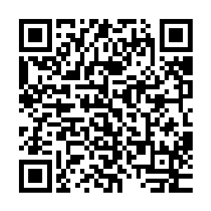 狙击镜中的十字早已经锁定了那个站在沙漠中一动不动的猎物二维码生成