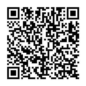 王雅君就这么半推半就地将林烽给推进他的那个小卧室里面去换衣服了二维码生成