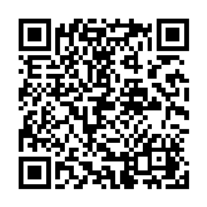 现在大家总算明白了这厮为什么怕传到五华夫人的耳朵里去二维码生成