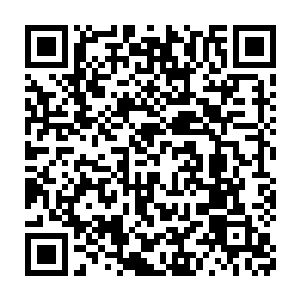 玻璃板的反光正好把格伦的动作和他输入的字母都反射了出来……二维码生成
