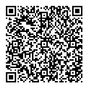 珍妮不知道萨尔维的搬迁决定是否和她私藏的手机有关――她怀疑自己在他跟前说不定是有些露馅的――不过现在的事实是二维码生成