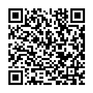 甚至还巧舌如簧将几乎已经没办法改变的形式瞬间倒向了他这边二维码生成