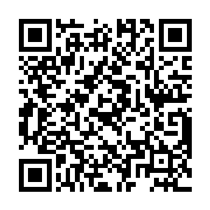 由其中一位店伙计拿着注明价格的名帖从店铺后门离去二维码生成