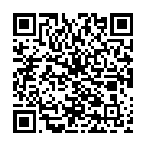 盈盈和李梦婕的耳边顿时听到一阵细微的声音从下面传了过来二维码生成