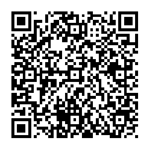 目标人从他把车子停靠在夕纪子车边后持续坐在他的车内不移不动如同石化了一样二维码生成