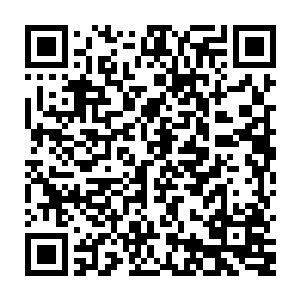 看到低头去领赏银的江宁营守门兵士被富商的仆役们不着痕迹的围了起来二维码生成