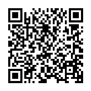 看到竟儿与一位金发碧眼的男子在明皇宫前开着敞篷跑车路过二维码生成