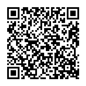 看着那双不论什么时候都似笑非笑漫不经心的眼眸……海泽柔狠狠捂住胸口位置二维码生成