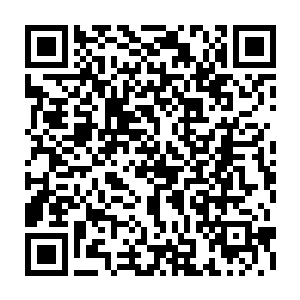 眨眼间就又恢复了他默默无闻小职员的形象――如果只看他眼下的这个样子二维码生成