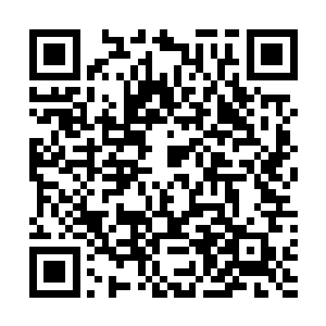 瞄准后用几节普通电池和两根普通铁丝或导线就可以发射二维码生成