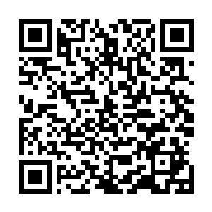 瞅瞅你自己这种反社会疯子的造型……配合哥特式的社团名二维码生成