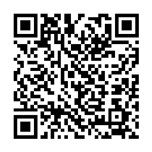 秦宇的目光便是落在了放在桌子上的一枚玉简当中二维码生成