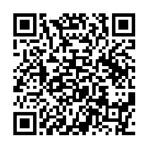 程兆儿思索着又去医馆帮他多加了治疗外伤的金创药二维码生成