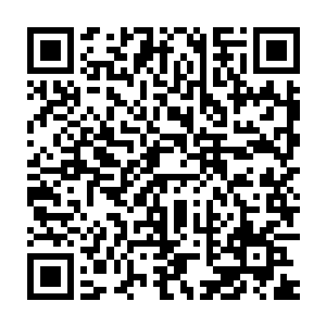 稍微有点姿色的厨娘没怎么挣扎就乖乖的爬到了后面这个老家伙的床上二维码生成