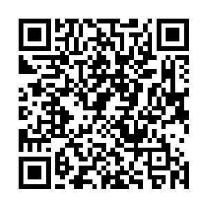 穆丽华和穆丽影忙得不可开交的同时也相互交换了一个信息二维码生成
