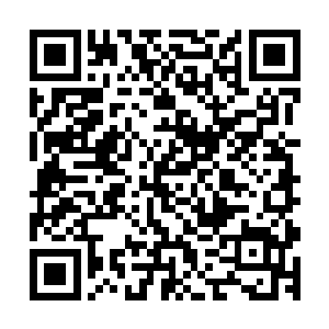 突兀而轻微的咔嚓声以及器械运转的嗡嗡声忽然从高空中响起二维码生成