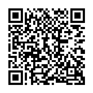 站在不远处的罗梅罗 将手中拿着的一根狼牙棒 扔给了菲尼斯二维码生成