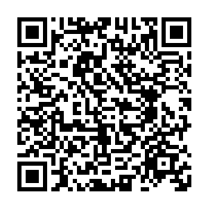站在主席台前排的同学们甚至起哄拦住了下来的道路不让林烽从主席台上下来二维码生成