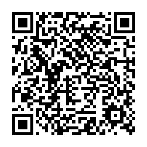 站在他们下方的人全都微微抬头和这些凭空冒出来的人进行无声的交流b二维码生成