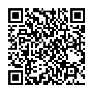 站在最外面的巨人族的男人们短暂的惊愕过后立刻反映过来二维码生成