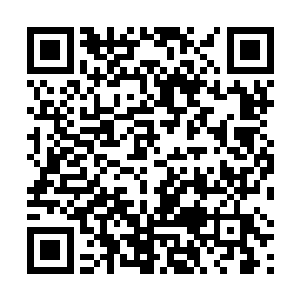 竟然还不忘记在缓缓软倒的他身上擦掉钢刀上面的血迹二维码生成