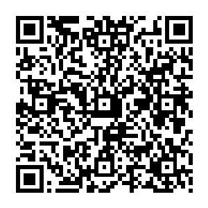 笑的开心……转头就看到一张熟悉的不能在熟悉的一张脸……此时那长脸黑的吓人二维码生成