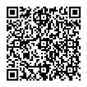 等于是让黑洞内的物质在经过无限的塌陷后通过虫洞联系在经由天文物理中假设的白洞即二维码生成