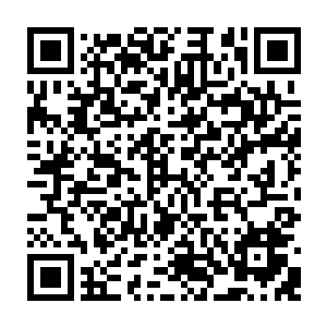 纽瓦克警察局的局长保罗・j・斯坦森从自己的办公桌上拿起了一叠信签纸二维码生成