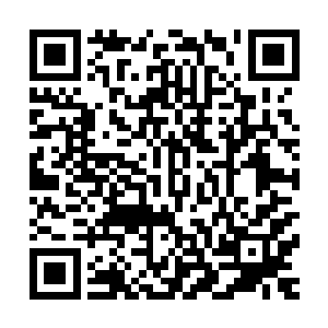 缓缓的向着上方升了起来……重达数百上千吨的巨石抬升起来二维码生成