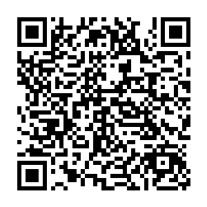 罕见地发生了众多的学生们齐齐从抽屉里飞快地拿出书本来翻书的画面二维码生成