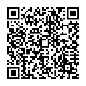 而且我发现他的衣服上的标志好像是落日旮旯中的某个一荒势力的弟子二维码生成