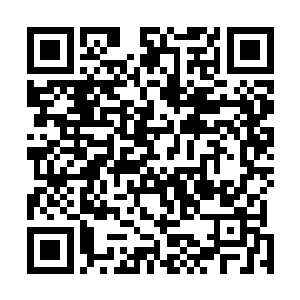 而且还要把他那五张奖状挂在校长室兼会客室里永久保存二维码生成