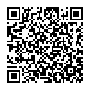而且还非要缠着人家营业员给他这三件c货翡翠开a货翡翠的鉴定证书呢二维码生成