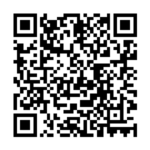 而从拒绝的动作幅度上也可以看得出来他紧张的程度二维码生成