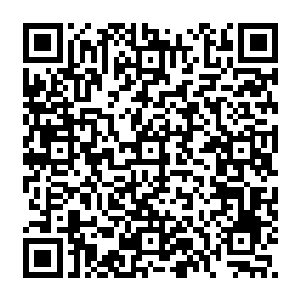 而同一时刻　他脸色瞬间变得苍白　狠狠的喷出一口鲜血　一直倒退回到船筏中央二维码生成