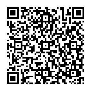 而已经正式宣布从厂里辞职的甄敬才和一个气度不凡的壮年男子从奔驰车后座里钻了下来二维码生成
