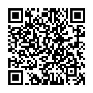 而更刺眼的莫过于眼前这个貌似羞怯愧疚的确暗暗欢喜的女人二维码生成