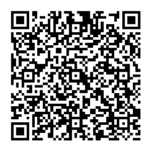 而秦方则是又另外两个被他救下来的警察带回警署办手续了……秦方非法行医的这个案子已经有结果了二维码生成