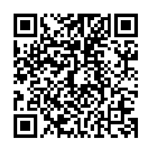 而连着推进器的上半身则仍旧以原来的轨迹继续向前飞行着二维码生成