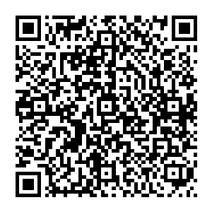 脸上微微有些抱歉地向着周围那些已被彻底的完全的被他的野蛮和粗暴的行为弄得怔住了的一众学生家长二维码生成