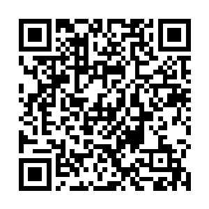 舰上的通讯官则坐在自己的位置前摆弄着各种通讯设备二维码生成